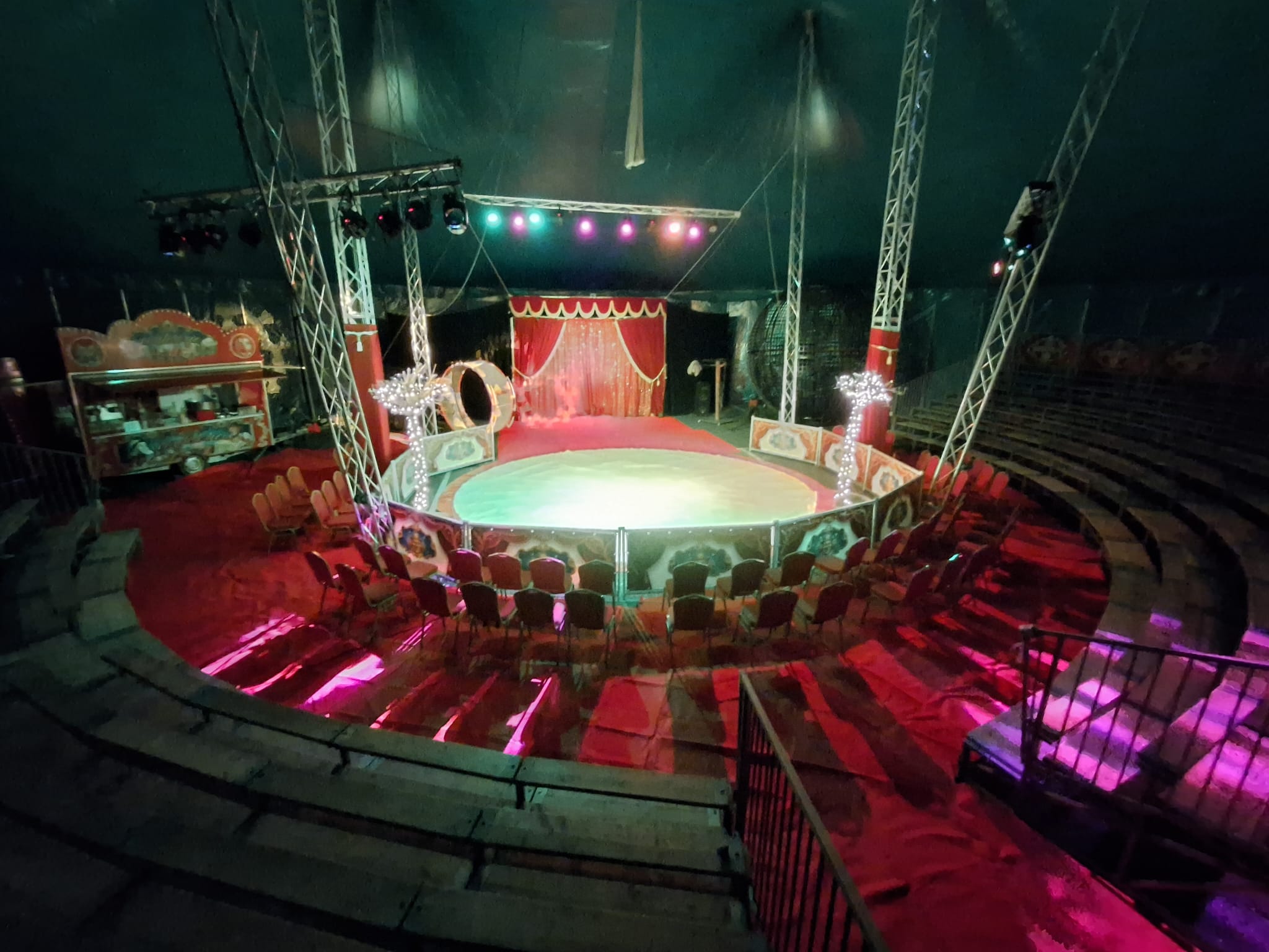 L’Ambiance Magique de Notre Chapiteau au Cirque Zavatta